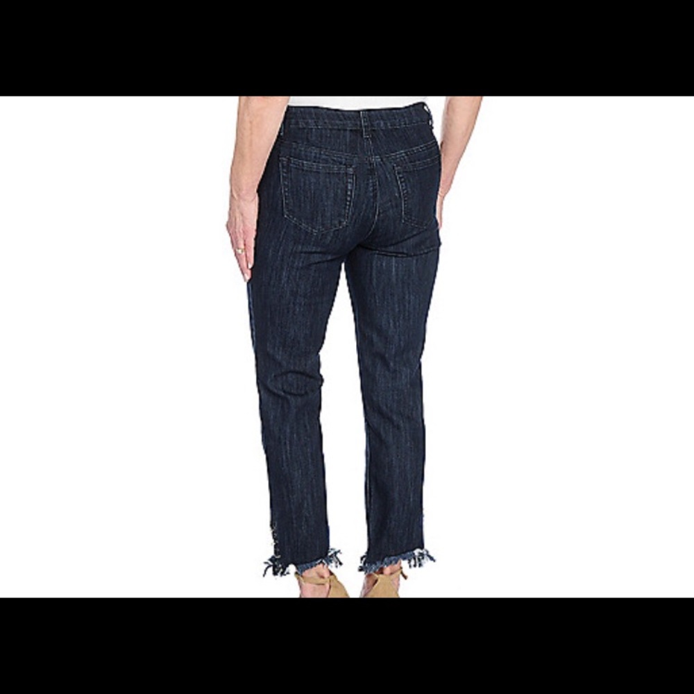 Raw Edge Ankle length Jeans - Picture 2 of 4